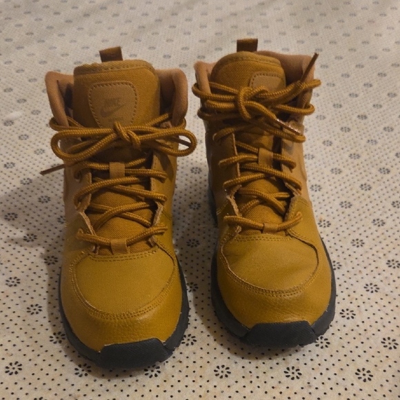 Nike Other - Nike Kids Tan and Black Boots